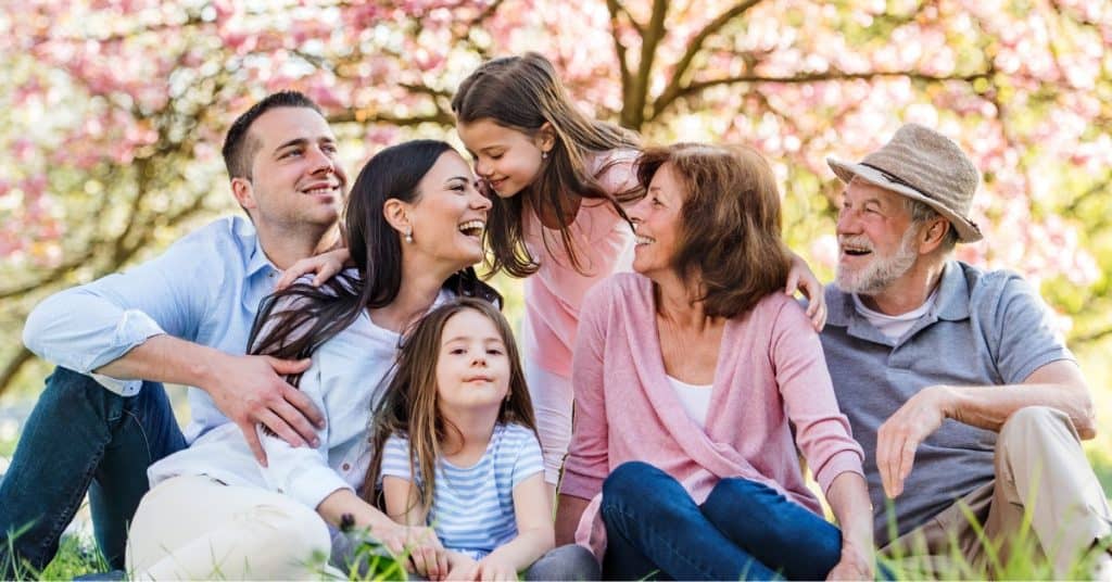 Close Family: Mom, dad, kids and gradparents